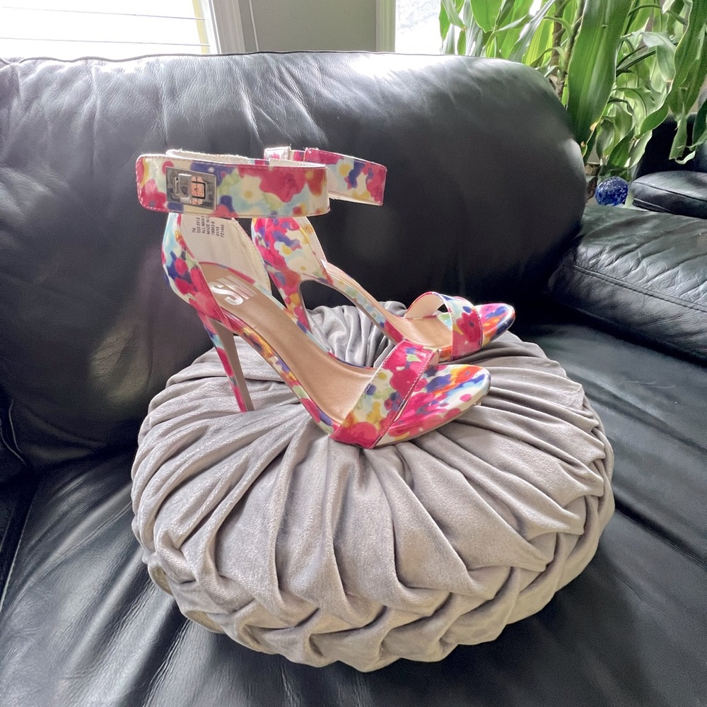 SM floral, size 7, colors collage.